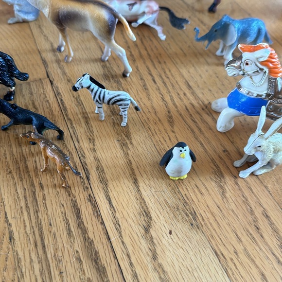 37 Toy Animals Take as a Lot. - Picture 7 of 7